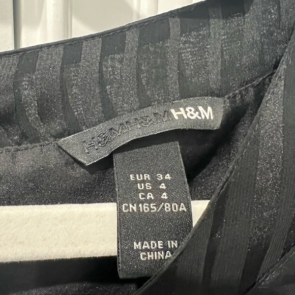 H&M top like new - Picture 3 of 5